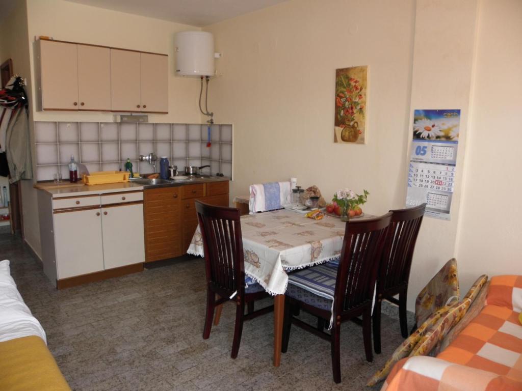 Apartments Milan In Baska Esterno foto